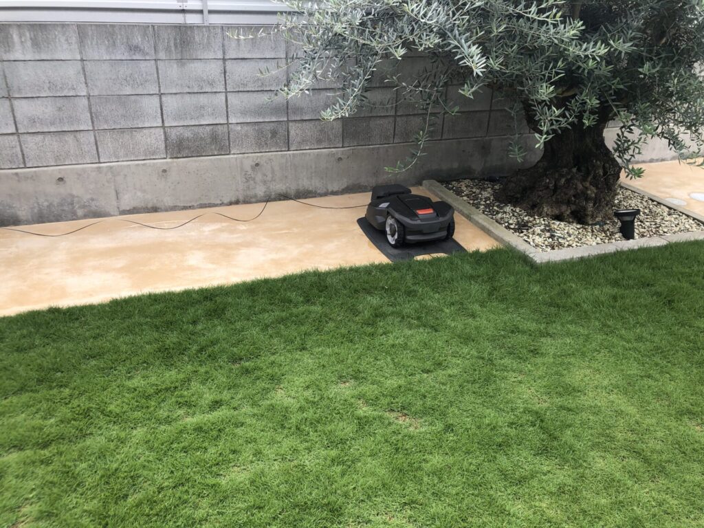 狭い庭にロボット芝刈機を導入